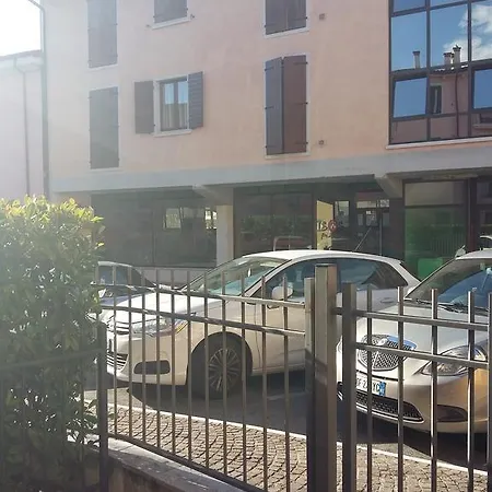 דירה Casa Vacanza Melograno קסטלנואובו דל גארדה