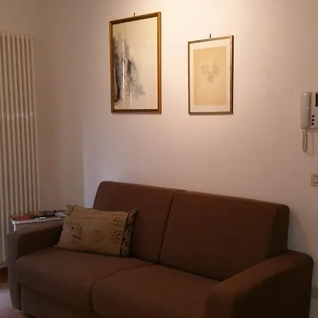 Casa Vacanza Melograno 卡斯特努沃德加尔达